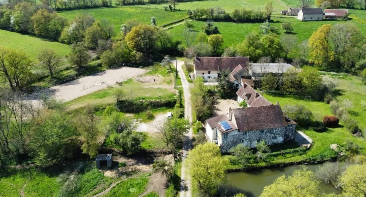 Ferme Equestre & Chambres D'Hotes Gateau Stables Proche Guedelon Saint-Amand-en-Puisaye Esterno foto